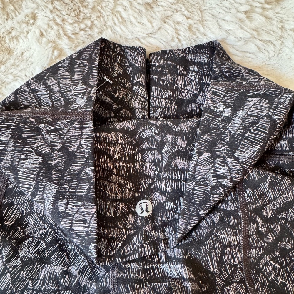Lululemon Black and White leggins women size 6